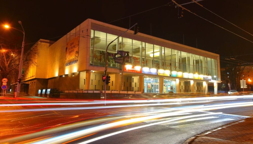 Zlín vypsal veřejnou zakázku na obnovu fasády městského divadla