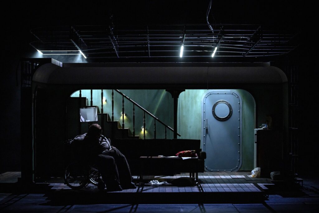 Činohra Národního divadla moravskoslezského uvede  v české premiéře hru Velryba amerického dramatika Samuela D. Huntera