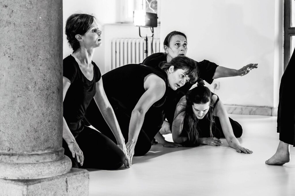 Pozvánka na tanečně-divadelní projekt Všudypřítomný hlas