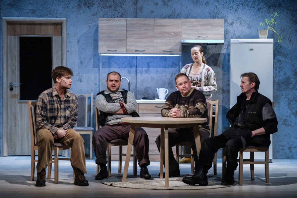 Autorské duo Miroslav Krobot – Lubomír Smékal vytvořilo pro Moravské divadlo Olomouc inscenaci Bořiny za břehem